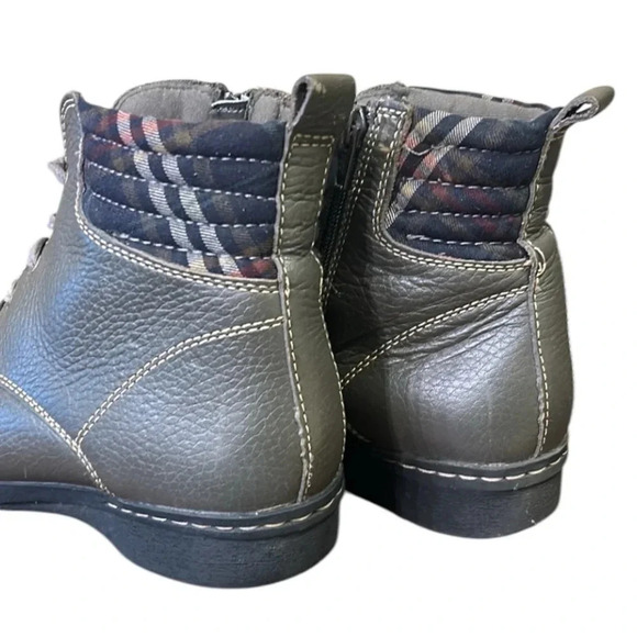 Clarks Whistle Bea Ankle Boot Women’s 7.5 Gray Leather Side Zip Lace Up Bootie - Picture 9 of 15